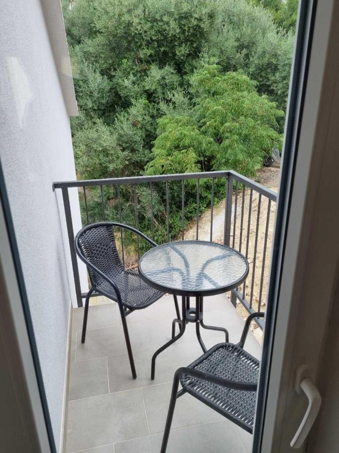 Apartmani Tolj Makarska Esterno foto