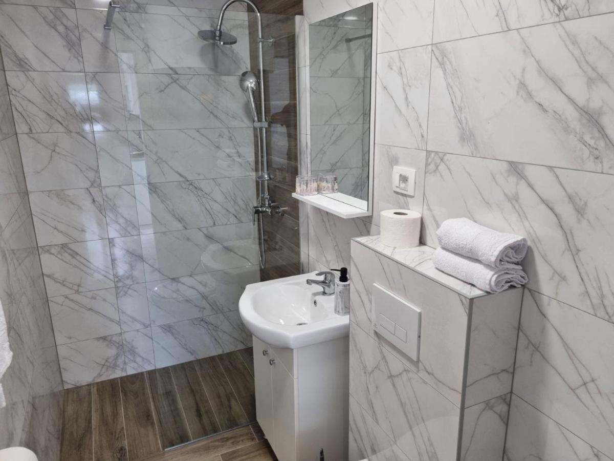 Apartmani Tolj Makarska Esterno foto
