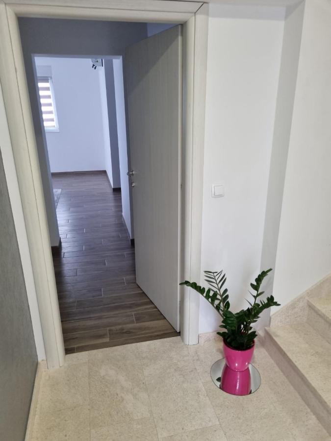 Apartmani Tolj Makarska Esterno foto