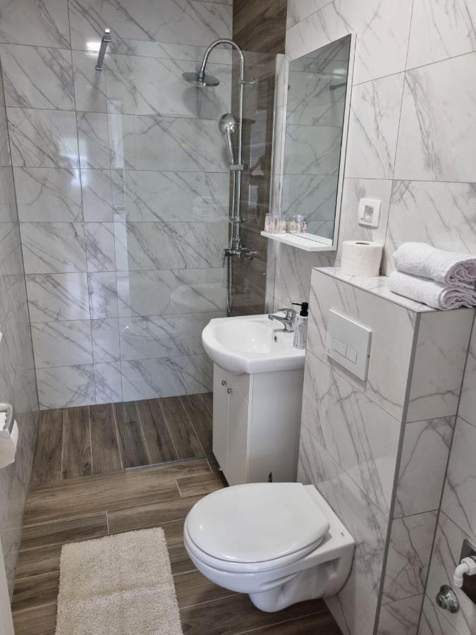 Apartmani Tolj Makarska Esterno foto