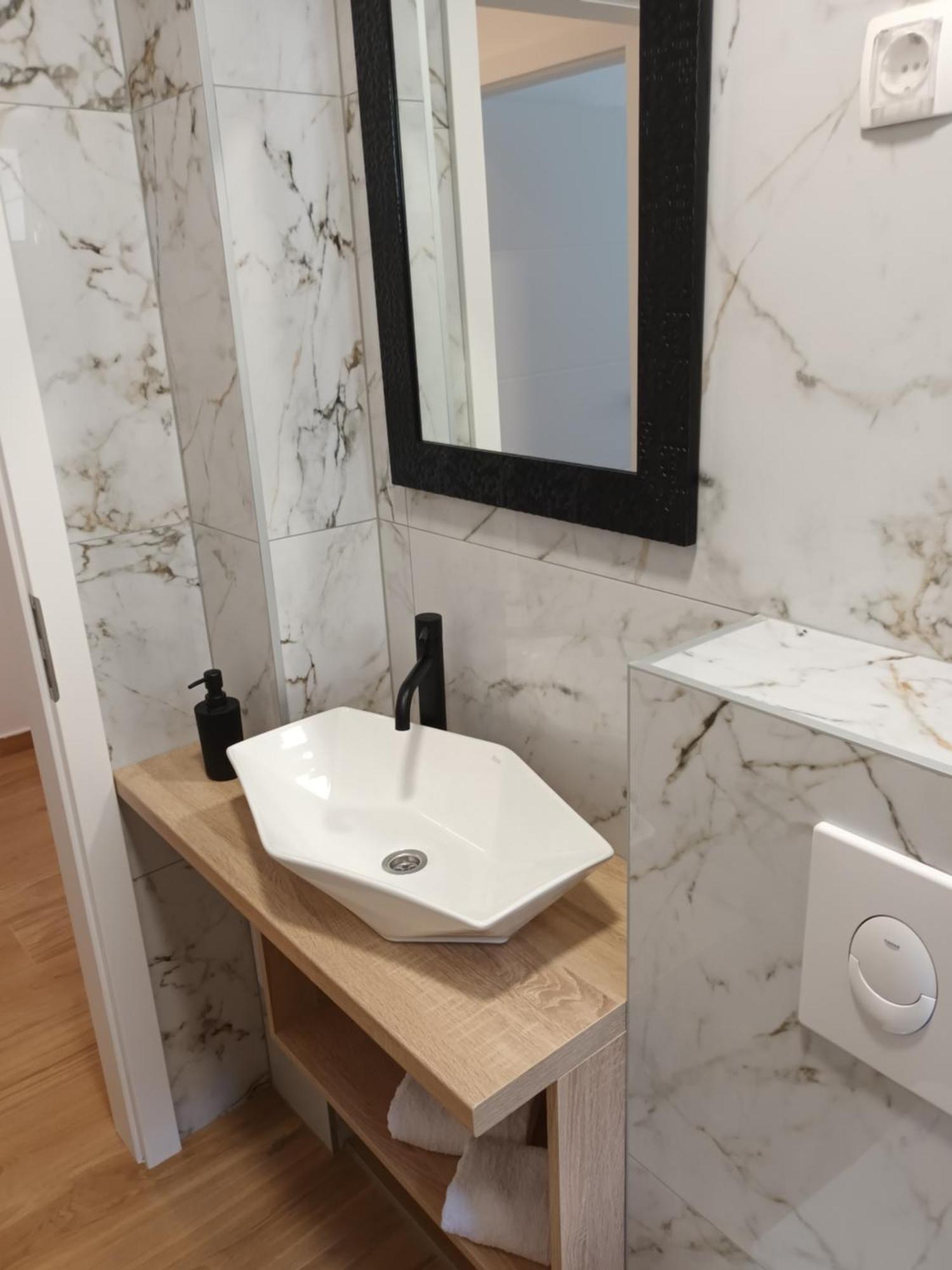 Apartmani Tolj Makarska Esterno foto