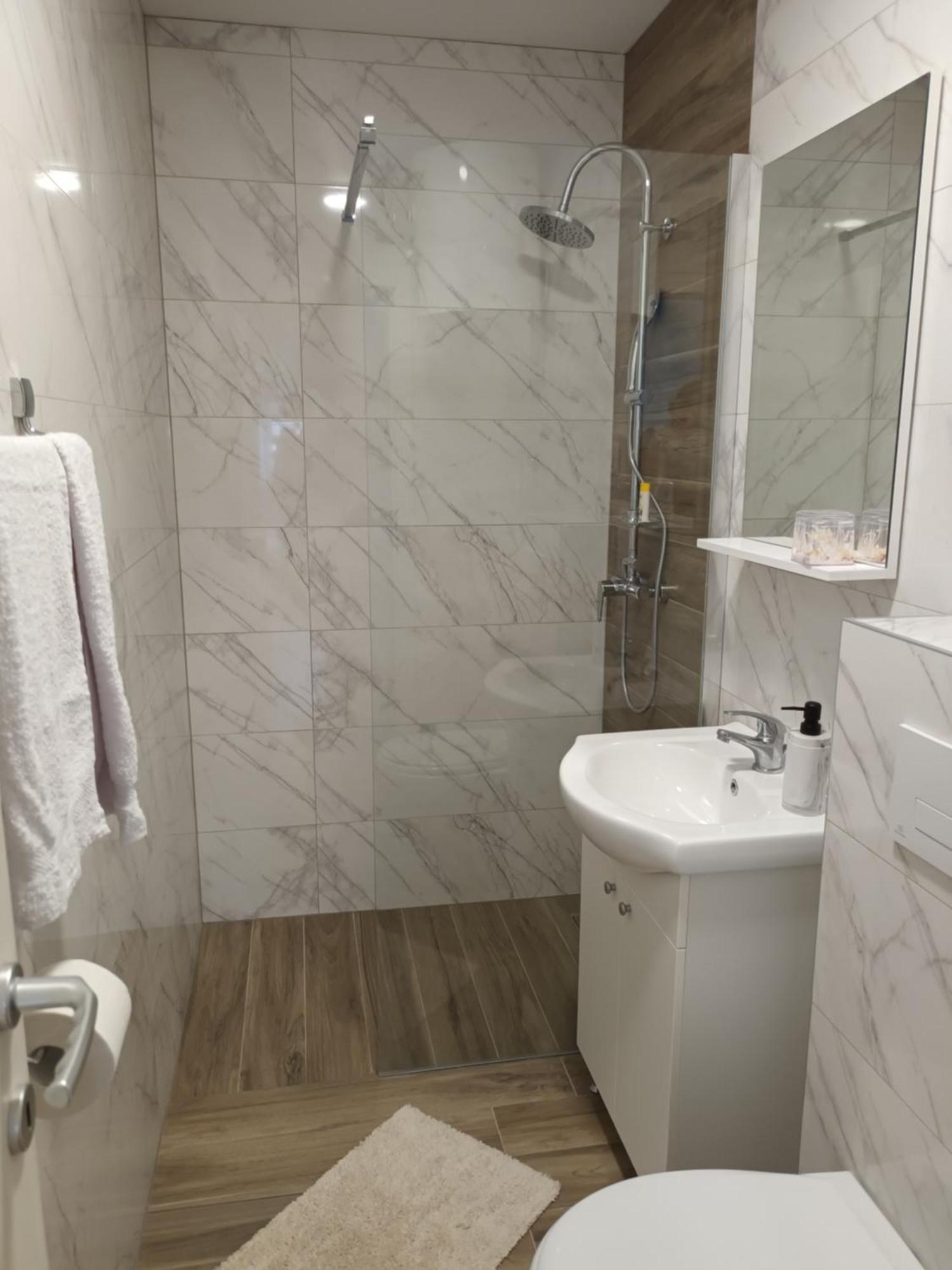 Apartmani Tolj Makarska Esterno foto